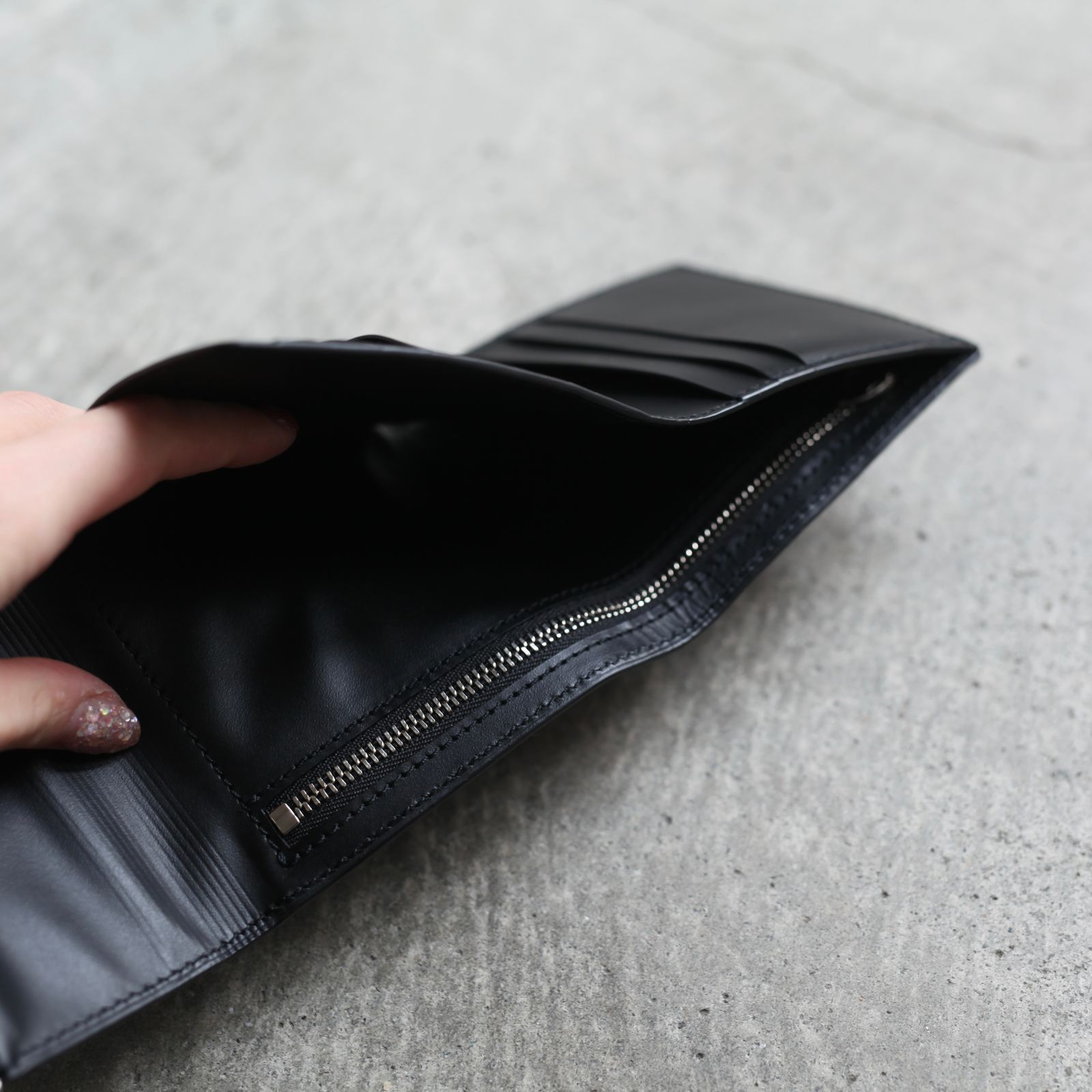 【残り一点】Shackle Bifold Wallet(DERRICK)