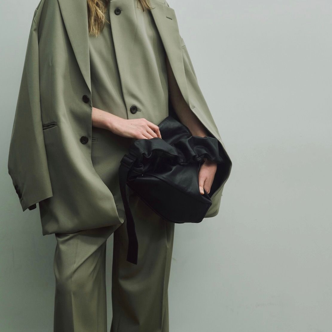 【残りわずか】Shirring Handle Leather Shoulder Bag
