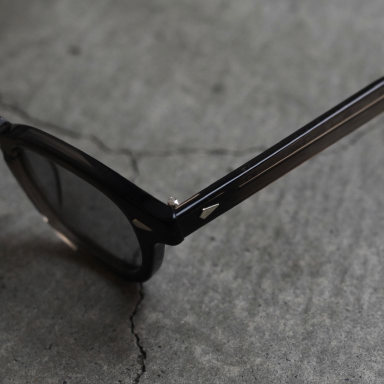 レンズ : LIGHT GREY