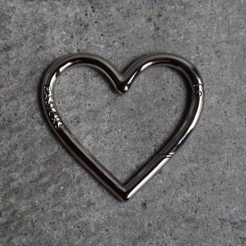 【残りわずか】Heart Carabiner