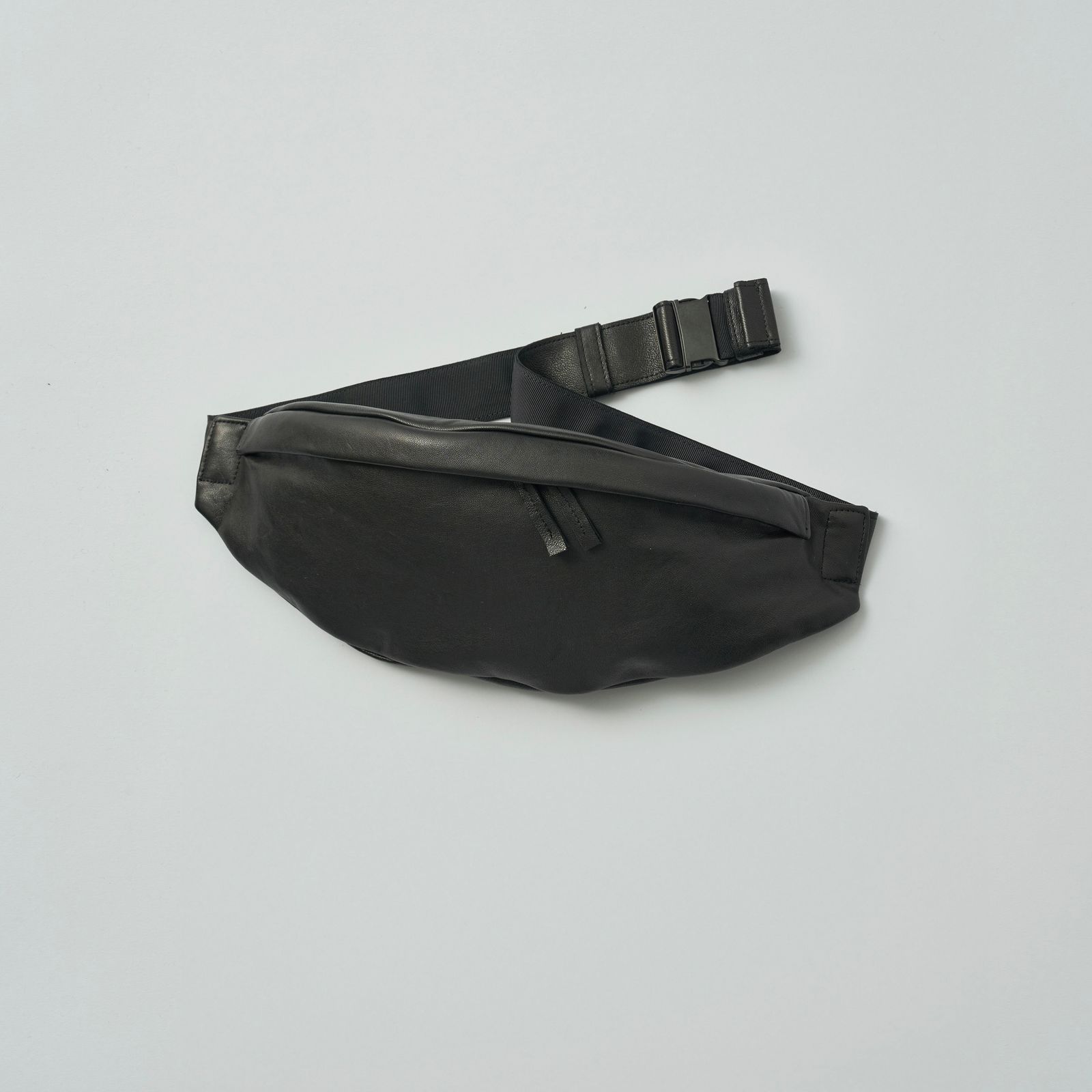 【残りわずか】Leather Sling Bag