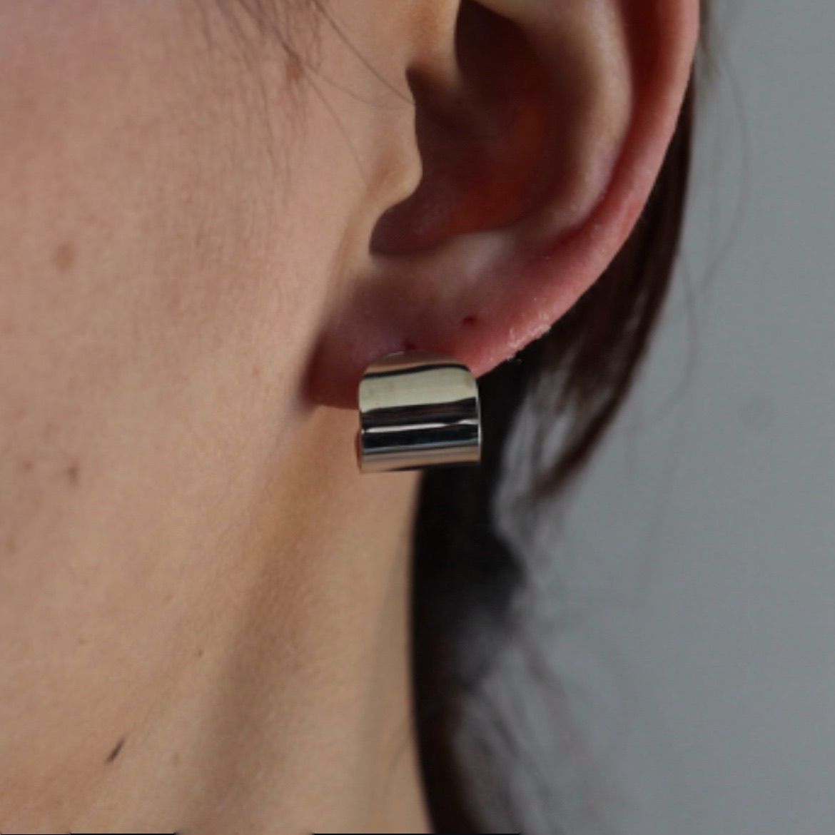 【残り一点】YU-KIN Plate Hoop Earrings(両耳用)