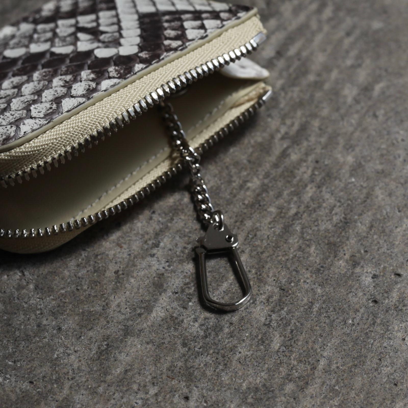 【残り一点】Cristy Key Coin Case(MOLURUS)