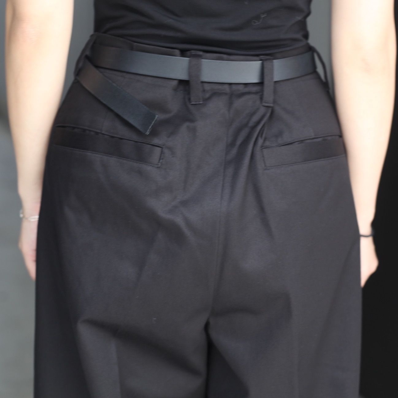 【残りわずか】2Tuck Wide Chino Trousers