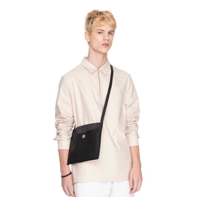 【再販売通知受付可能】Passport Shoulder Case