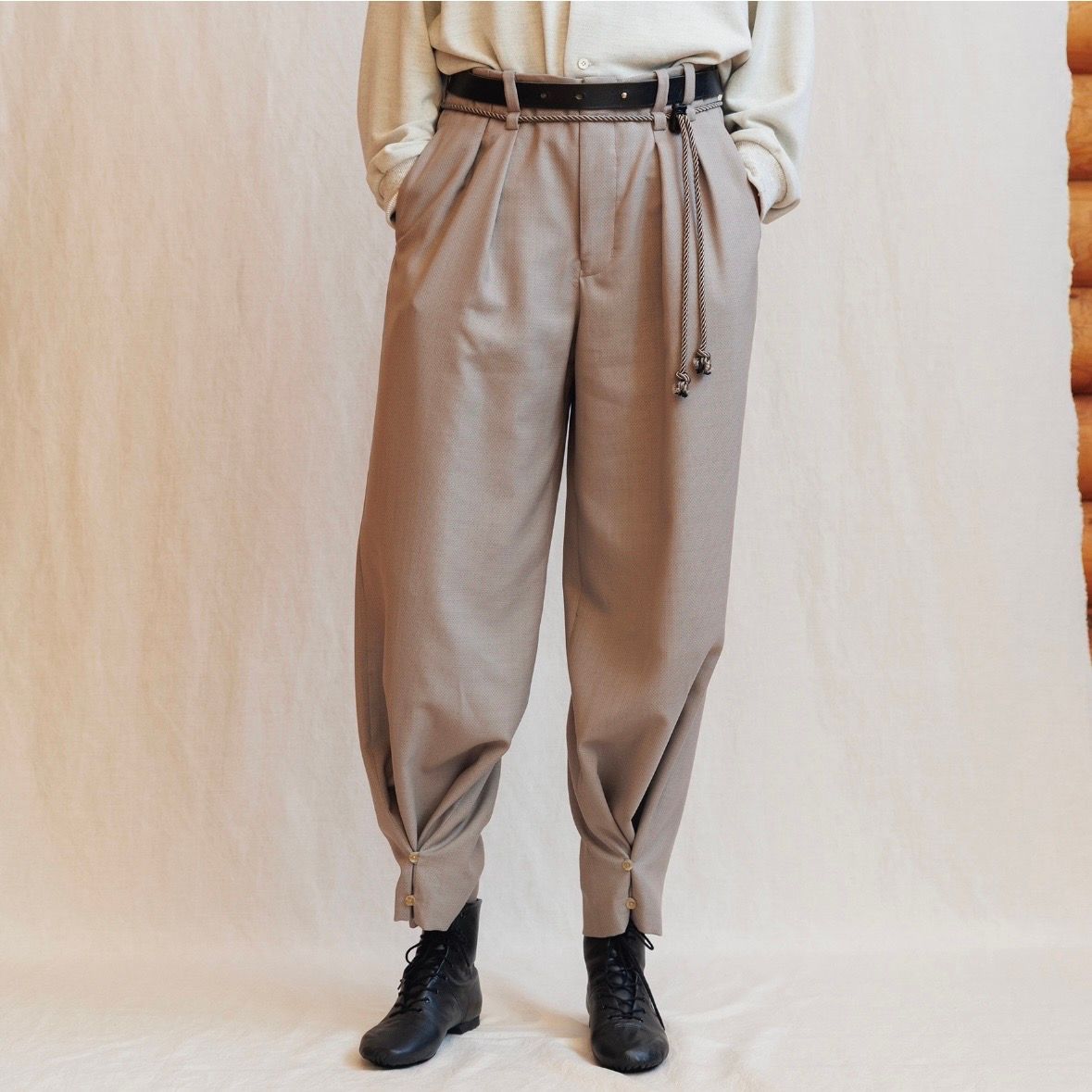 【残り一点】Squeeze Slacks