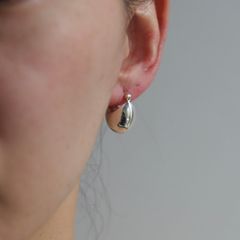 【残り一点】Plumpy Tear Drop Earrings(両耳用)