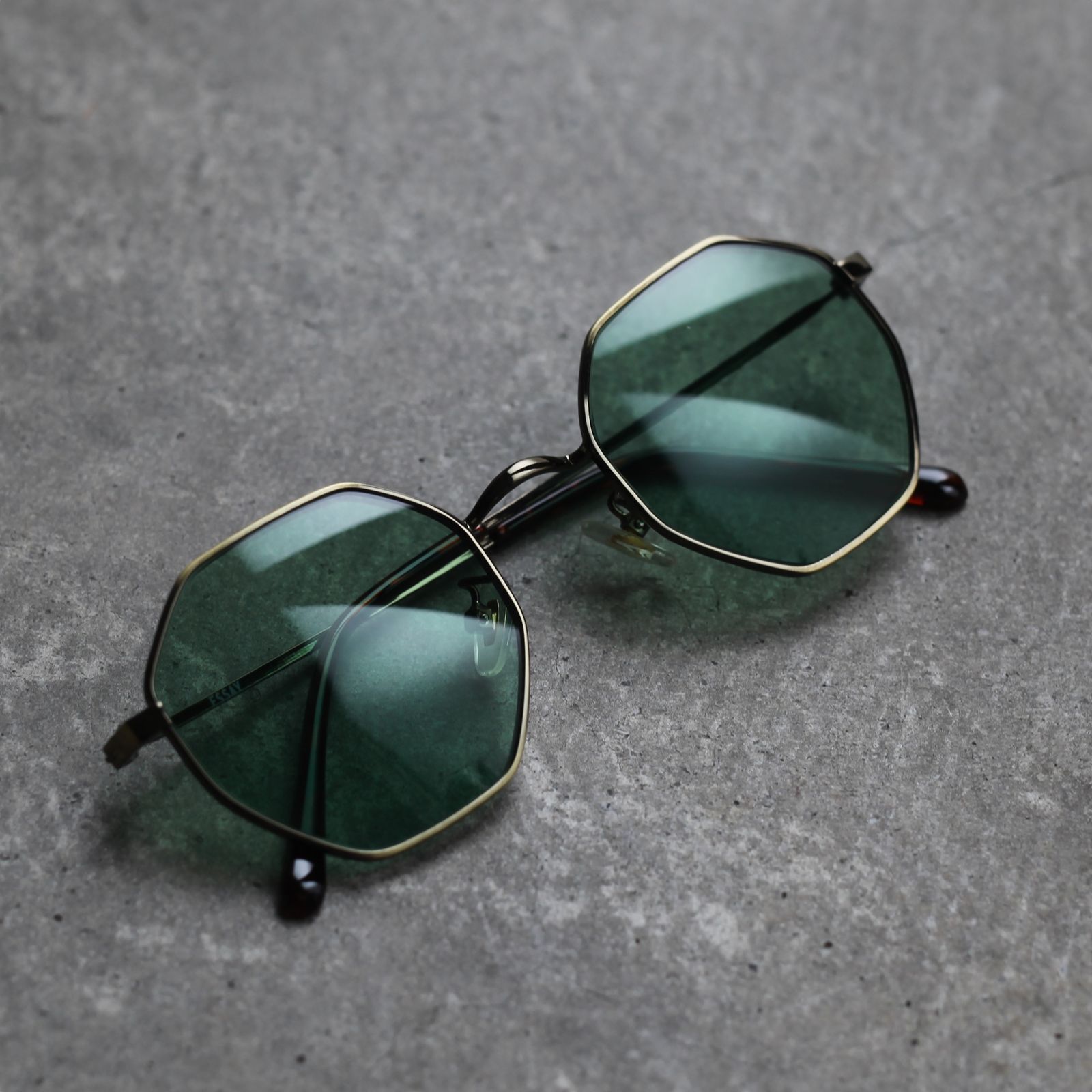 【残りわずか】LG Sunglass(GREEN)