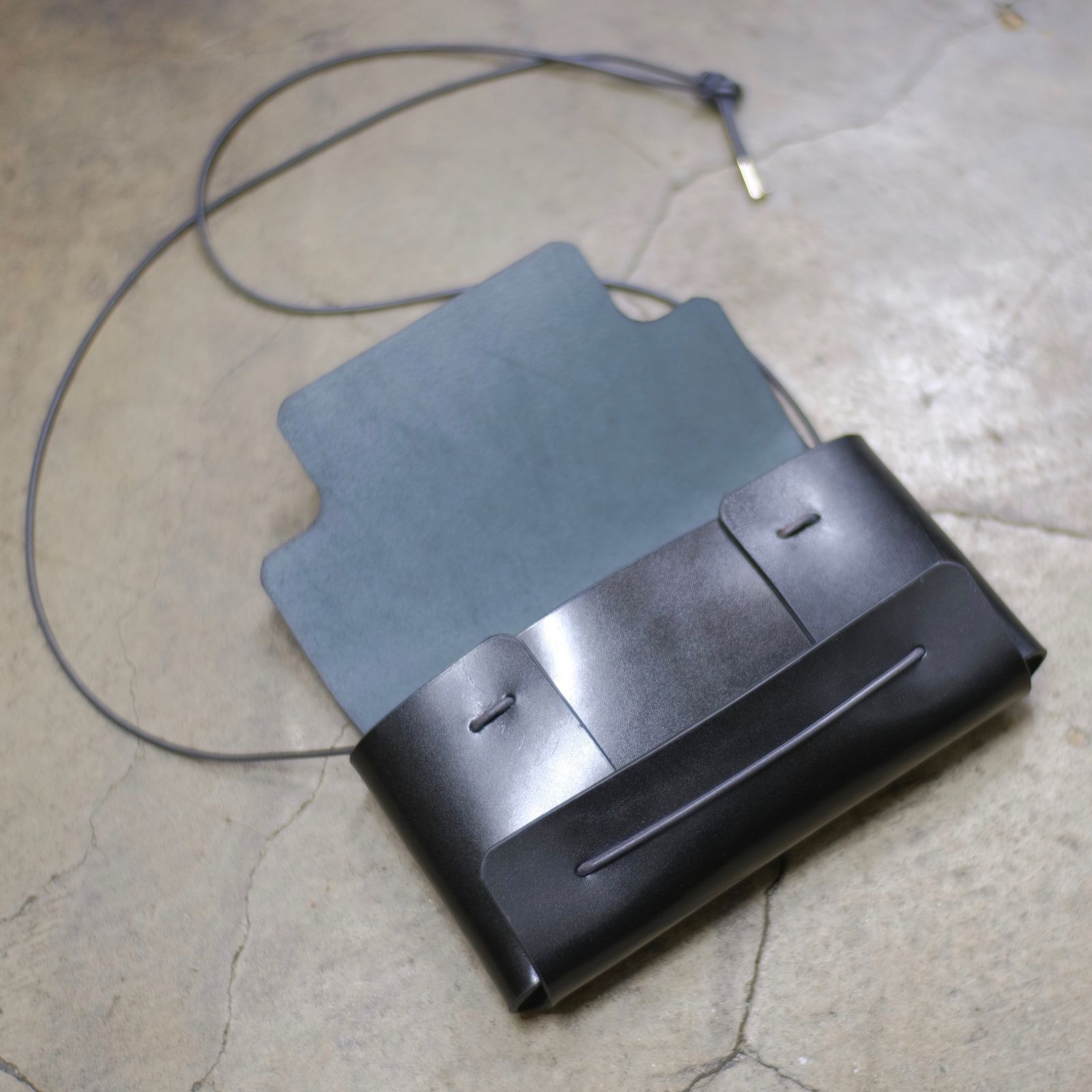 【お取り寄せ注文可能】Bending Pouch