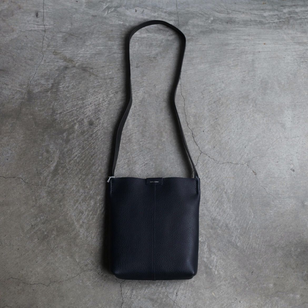 【再販売通知受付可能】Piano Shoulder Small(NAVY)