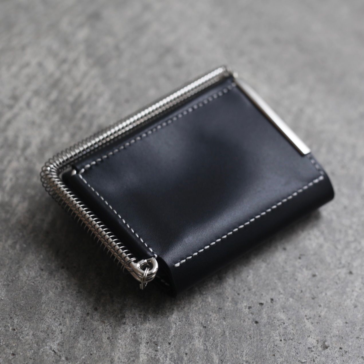 【残り一点】Coil Spring Trifold Wallet(HOOKE_COW)