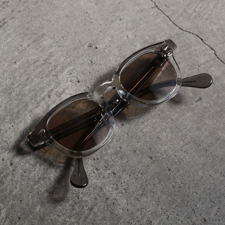 レンズ : DARK BROWN