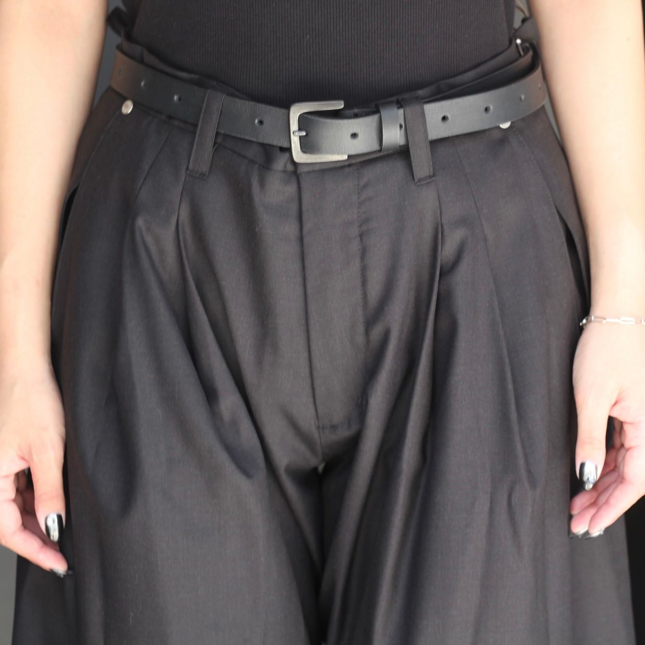 【残り一点】2Tucked Curved Leg Trousers