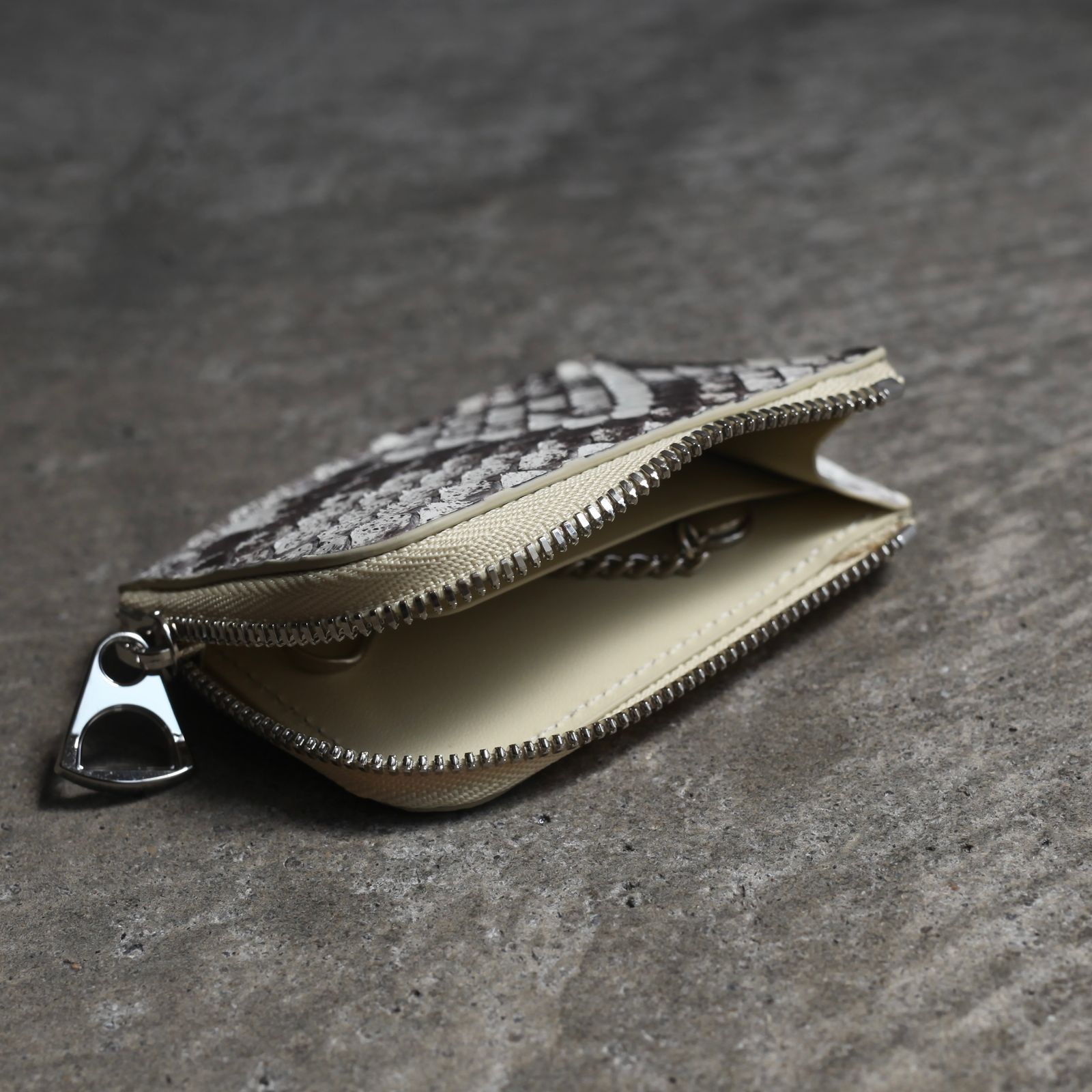 【残り一点】Cristy Key Coin Case(MOLURUS)