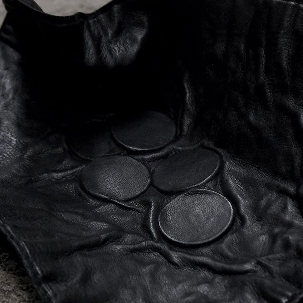【お取り寄せ注文可能】Lead in Leather Tray(COIN)