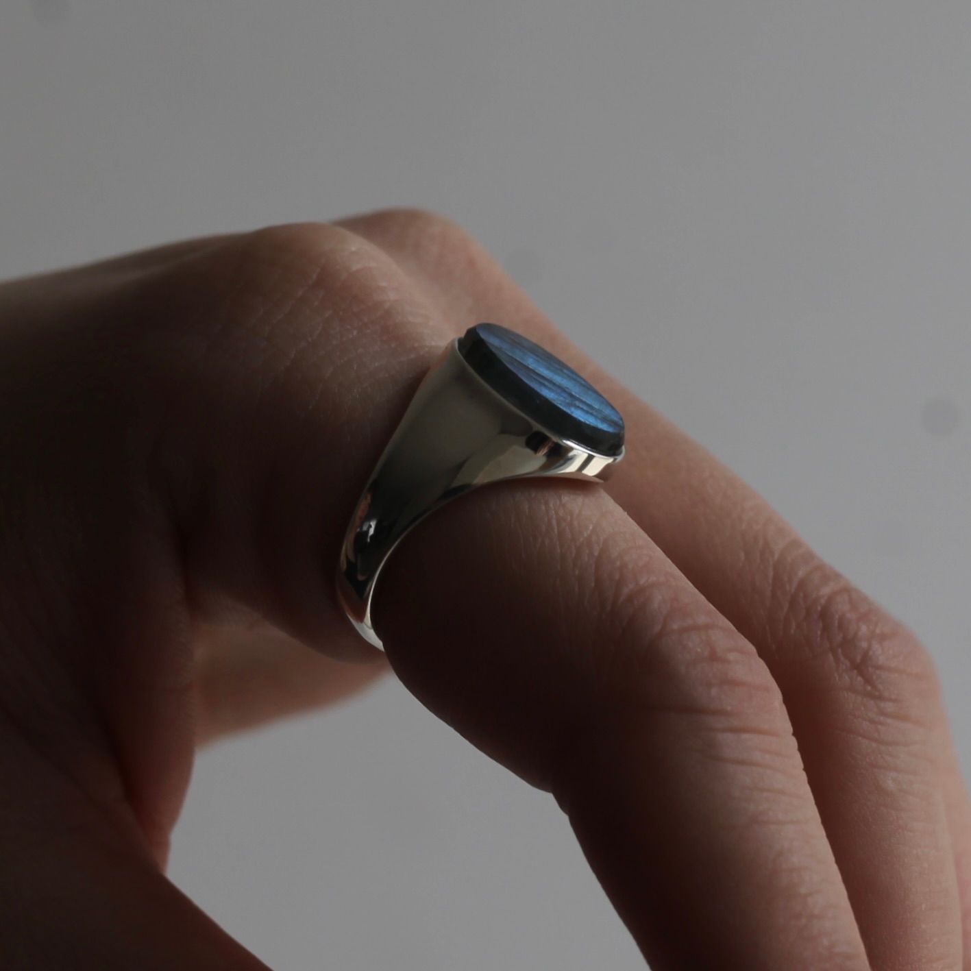 【残り一点】Signet Oval Ring L(LABRADORITE)