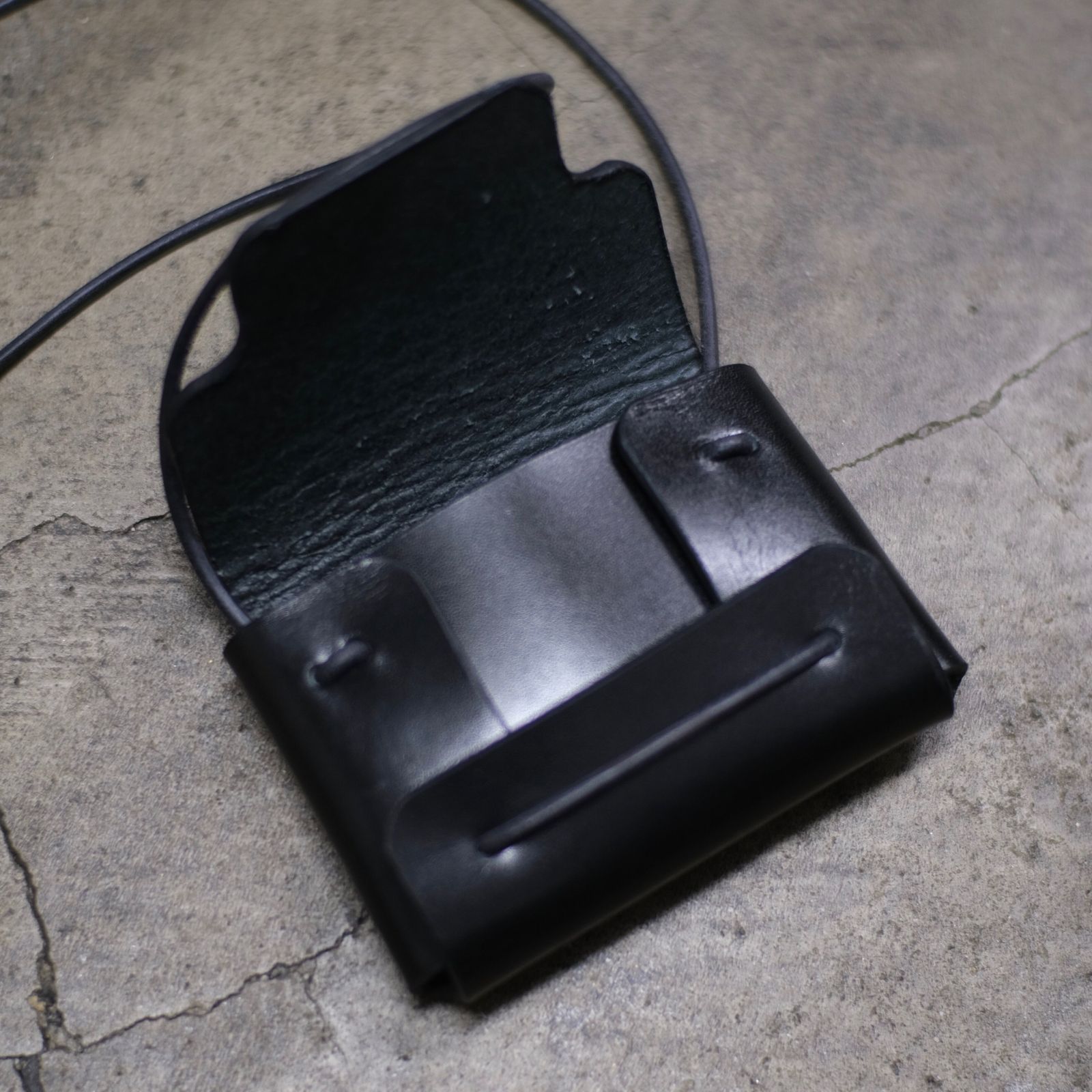 【お取り寄せ注文可能】Bending Mini Pouch
