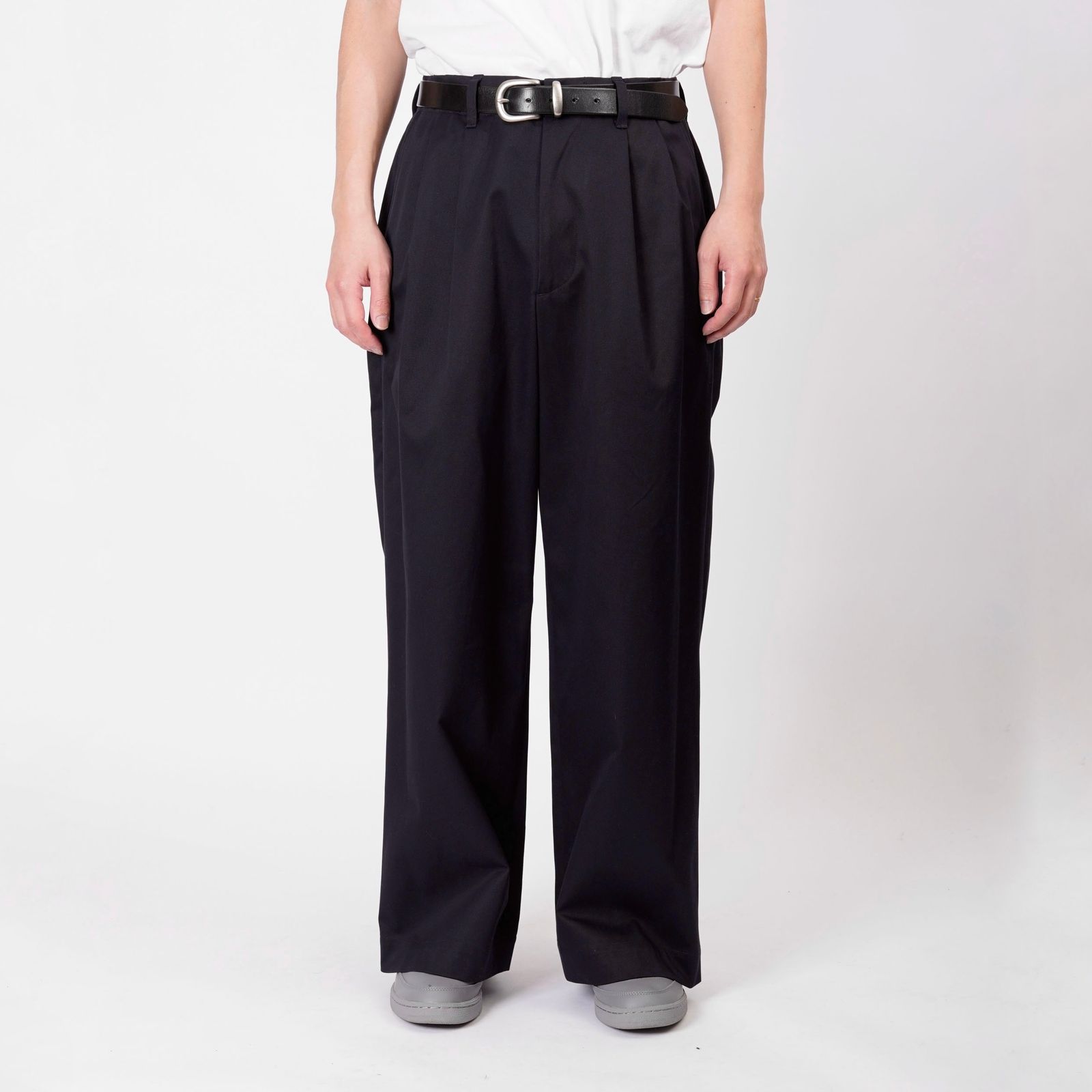 UNIVERSAL PRODUCTS WIDE TROUSERS サイズ2 NO TUCK CHINO TROUSERS[BLACK] | 1LDK (ワンエルディーケー