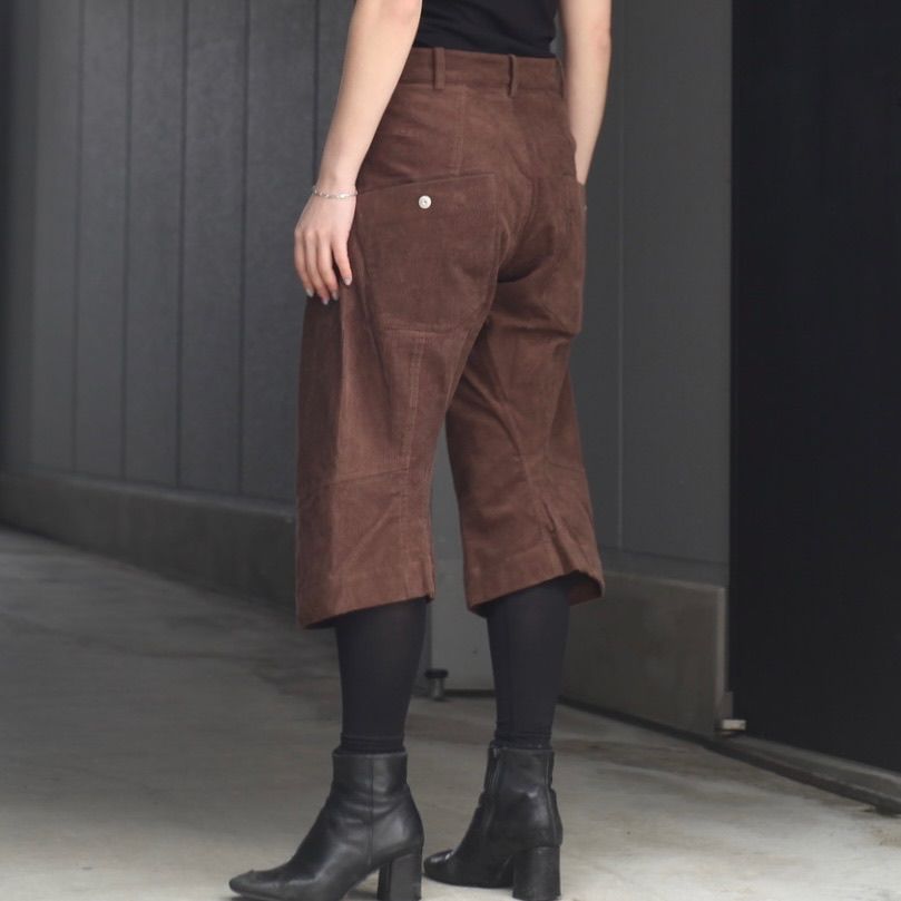 【残り一点】Knee Darted Flare Shorts