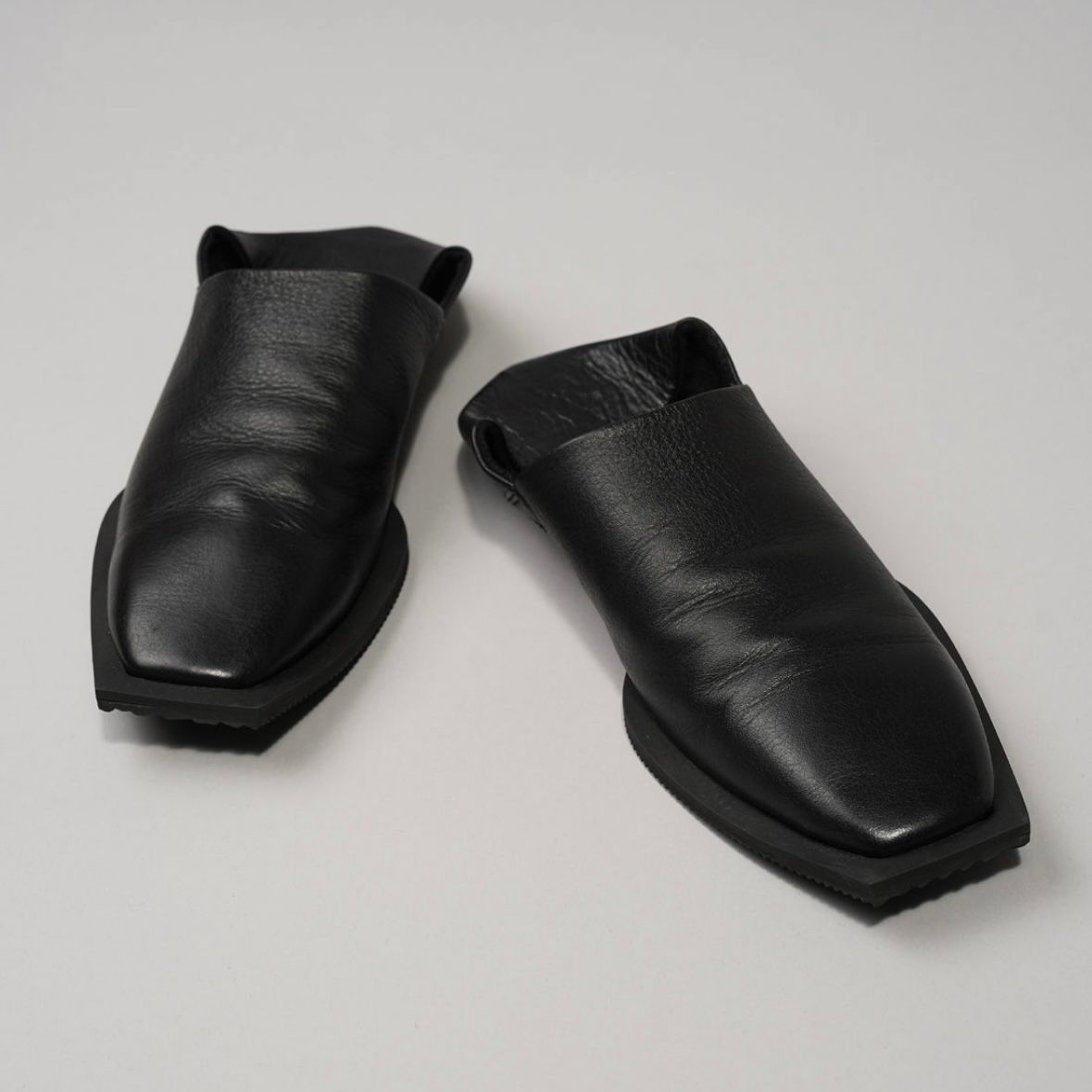 【残り一点】Plain Toe With Open Lacing Flat Slip-ons