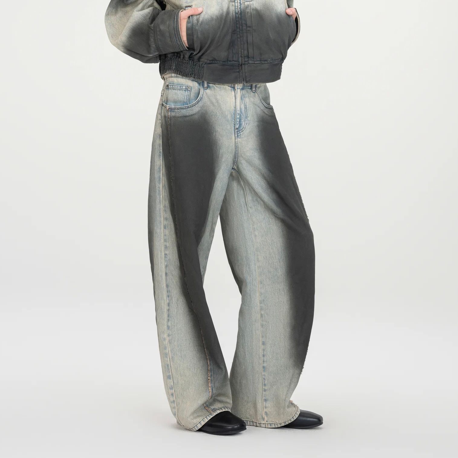 【残り一点】Blue-to-Black Vintage Ombre Jeans
