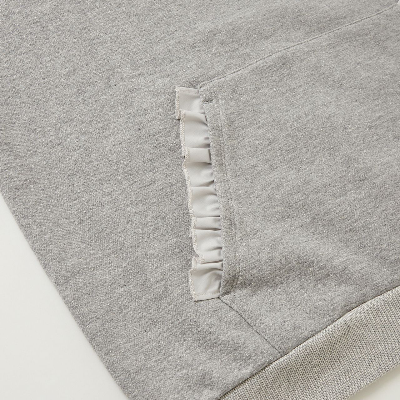 【残り一点】Frill Pocket Hoodie