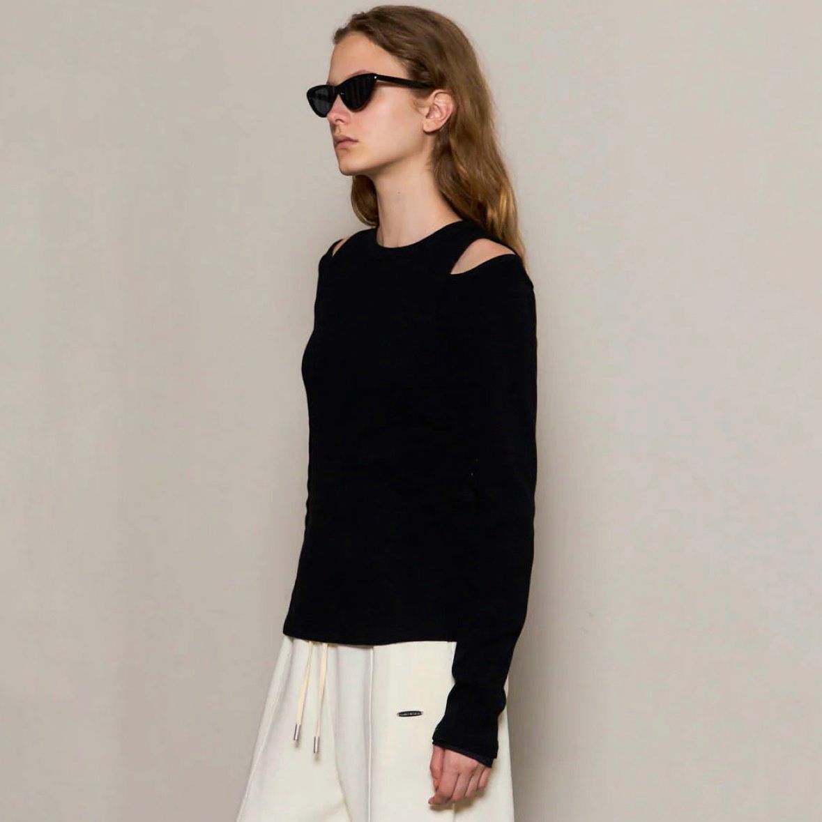 【残り一点】Shoulder Slit Rib Top