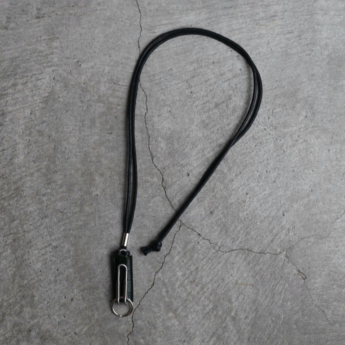 【残り一点】Spring Clip Neck Holder(CLIX_CROCO GRAIN)