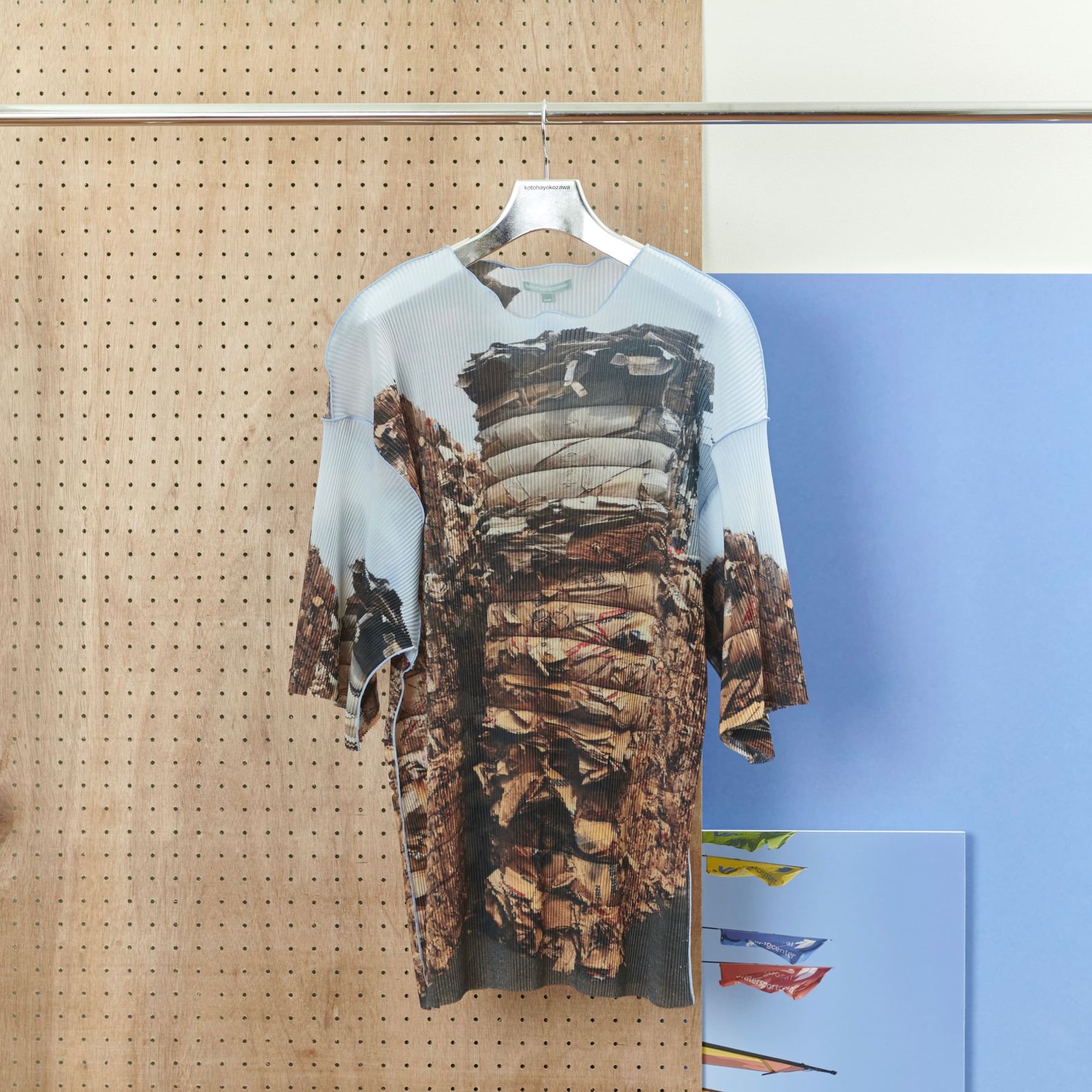 【残り一点】Sheer Graphic Relax Top