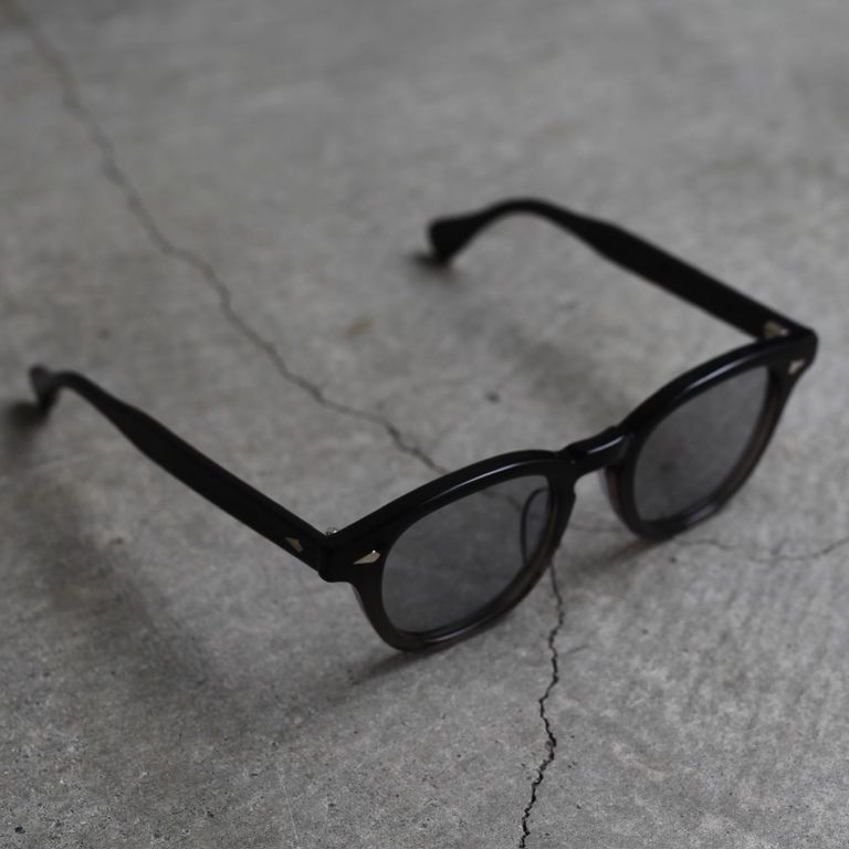 レンズ : LIGHT GREY