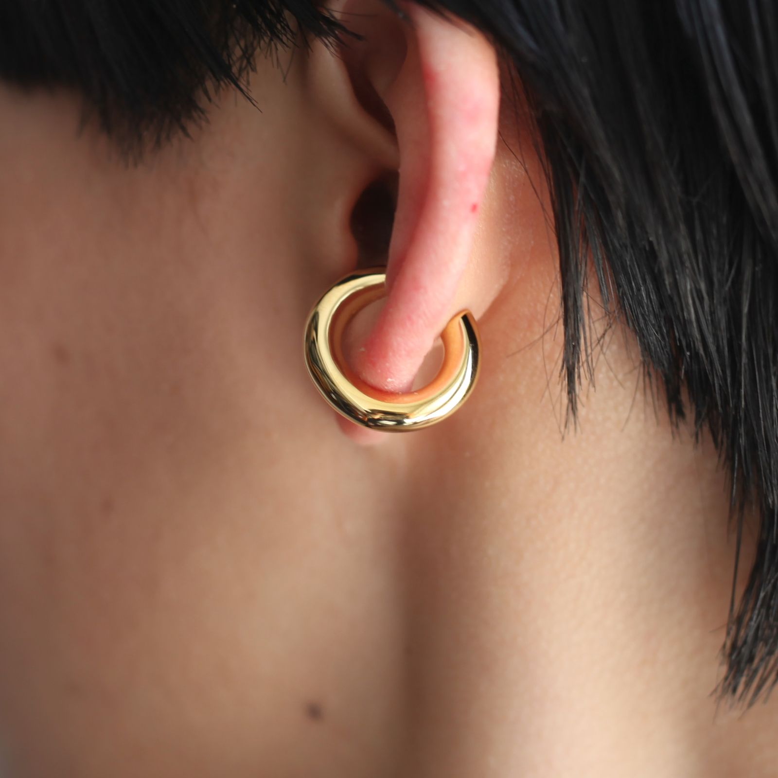 TOMWOOD - 【残り一点】Chunky Ear Cuff_M(GOLD) | ACRMTSM ONLINE STORE