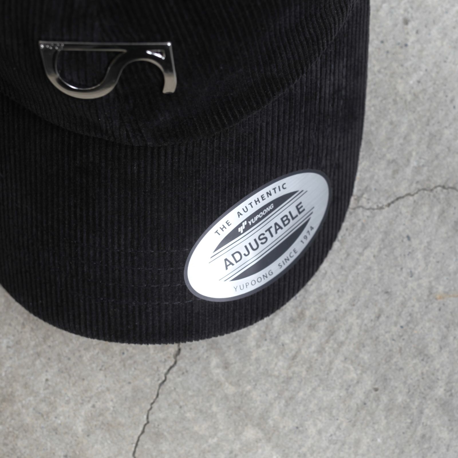 【残りわずか】Metal Corduroy Logo Cap