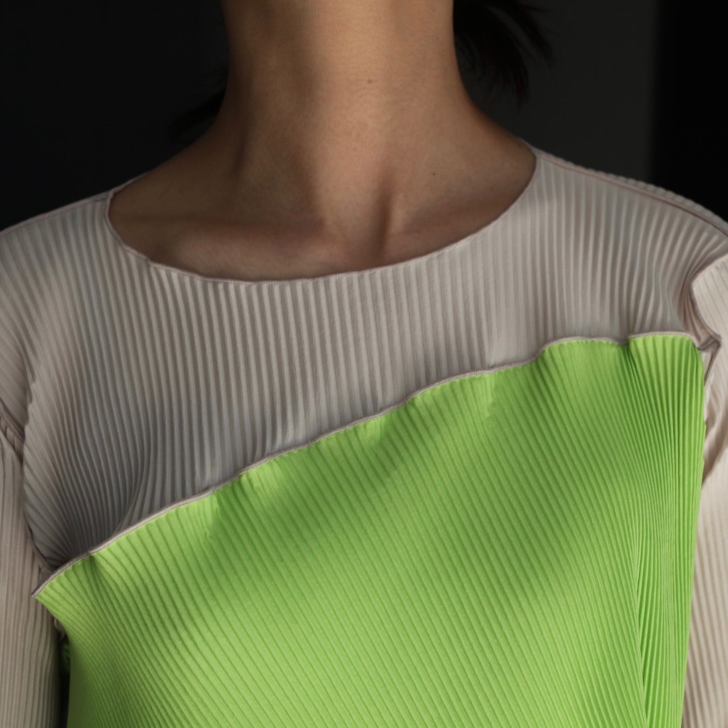 【残り一点】Spiral Wave Long Sleeve Top