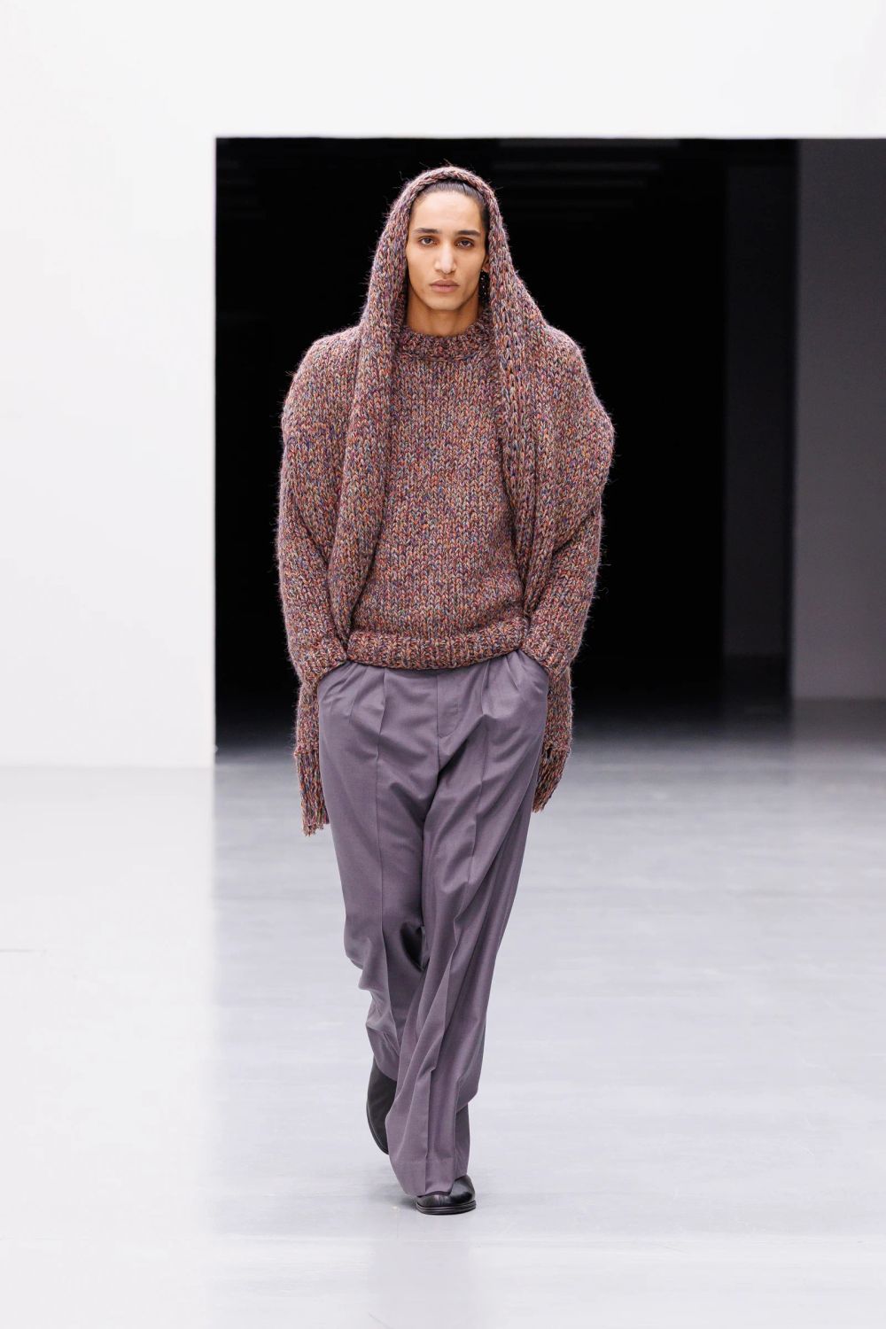 【YOKE】2026AW "ジャン・アルプ"の有機的な造形に着想を得た、柔らかく彫刻的なコレクション