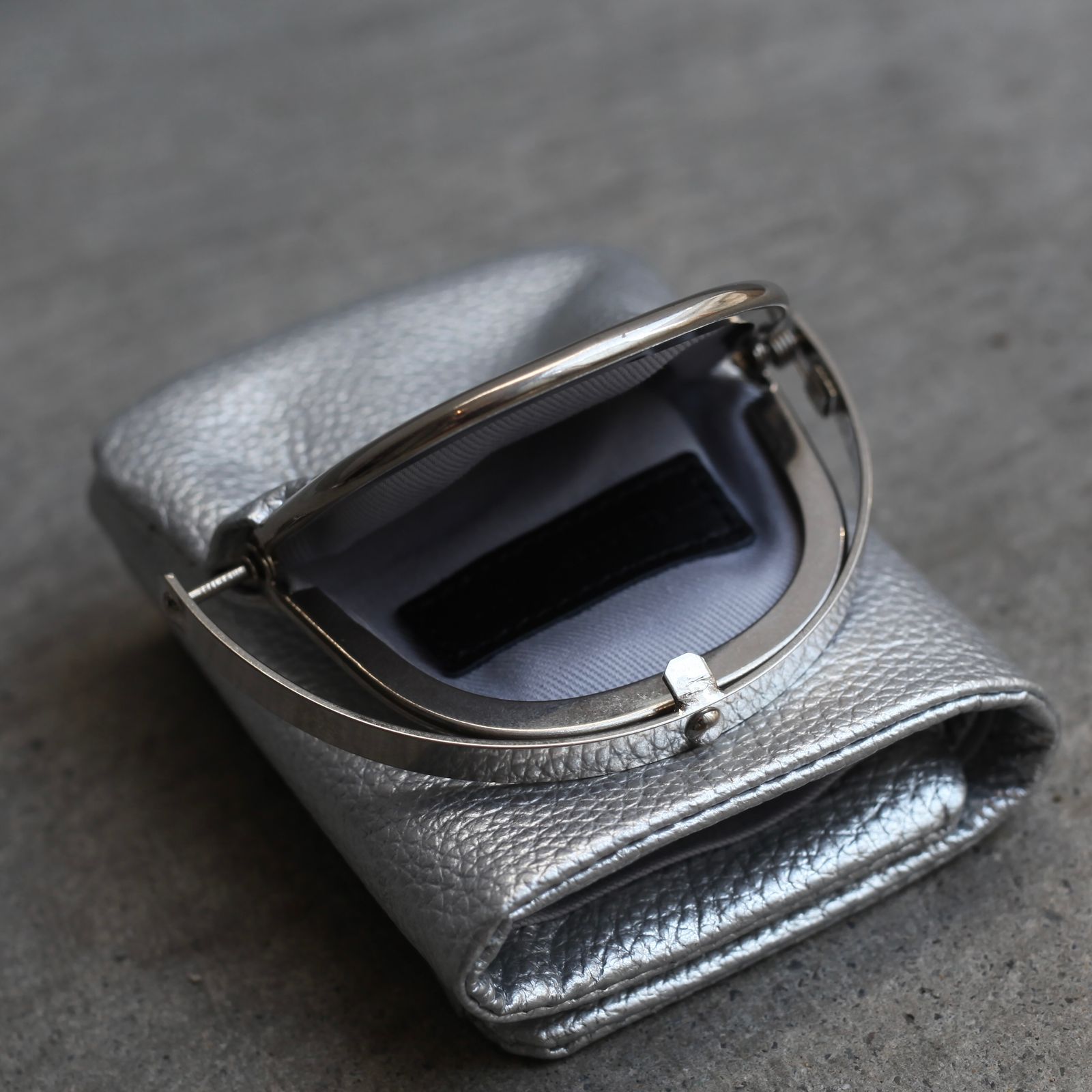 【残り一点】Frame Trifold Wallet(ODD_COW)