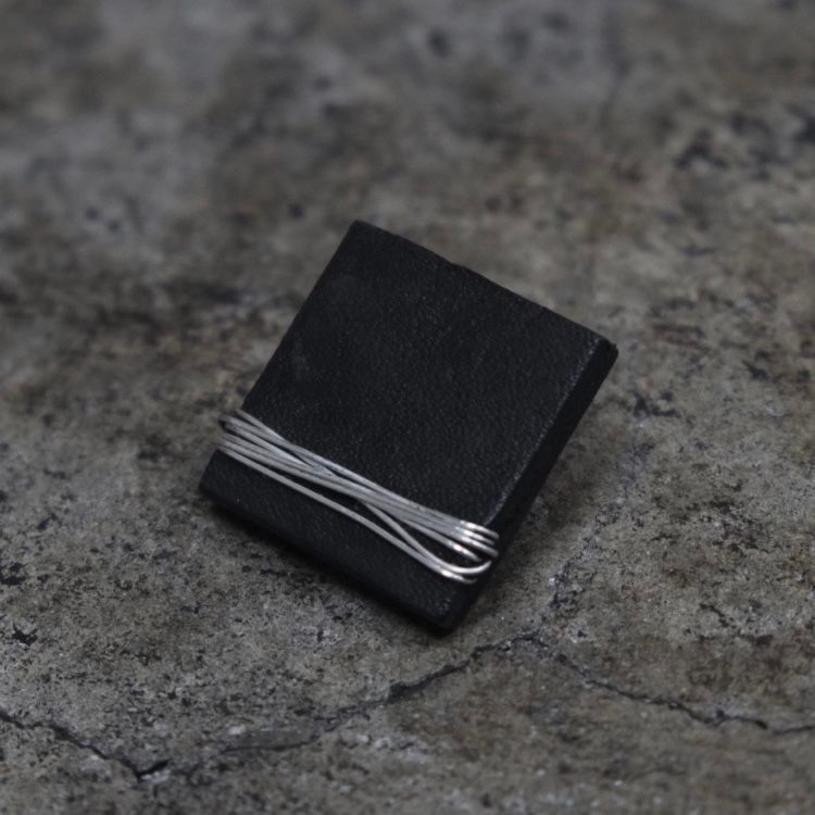 【お取り寄せ注文可能】Embed Silver Earring