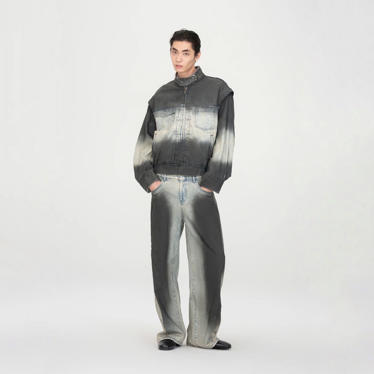 【残り一点】Blue-to-Black Vintage Ombre Jeans