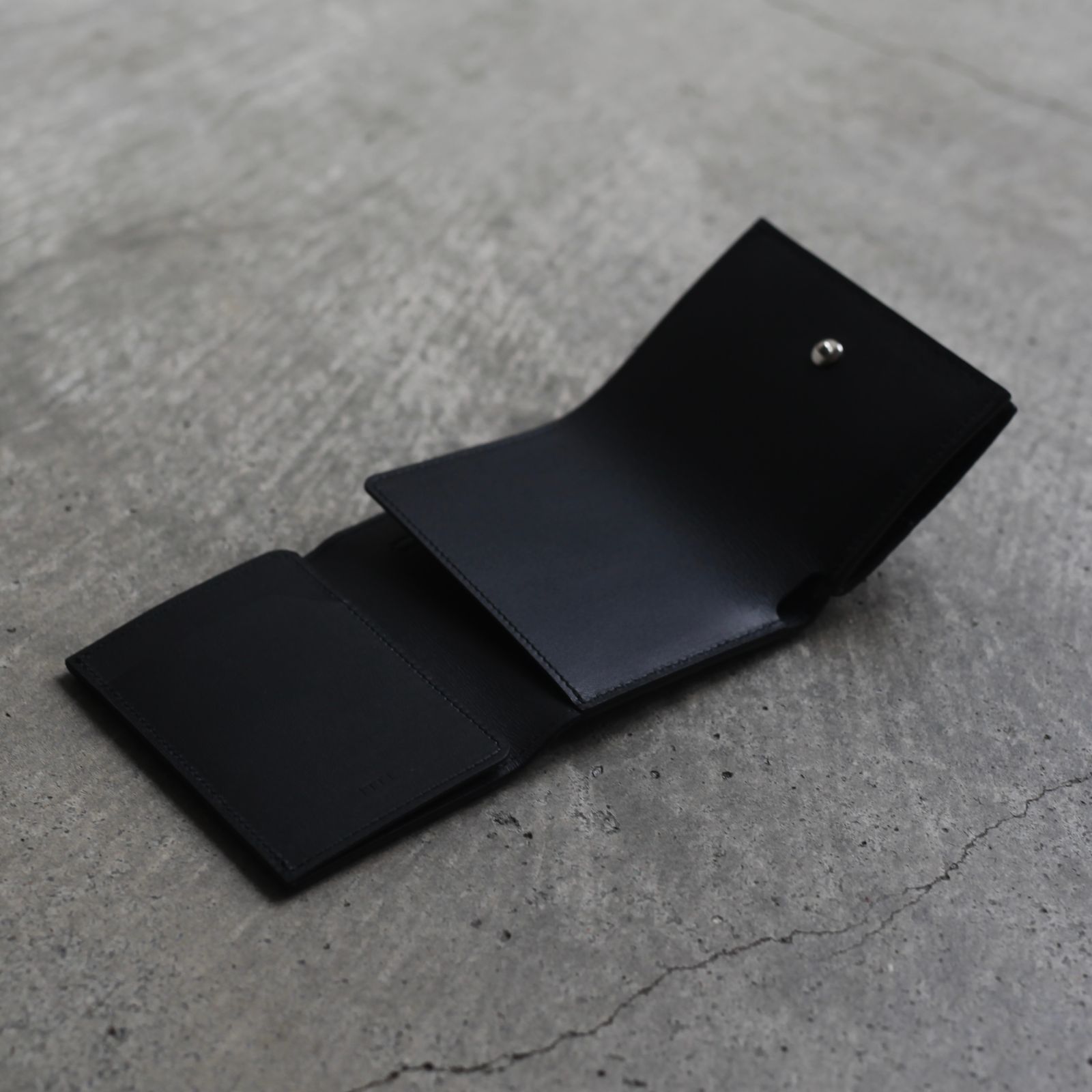 【残りわずか】Cristy Trifold Mini WLT(DIPLO SKY)