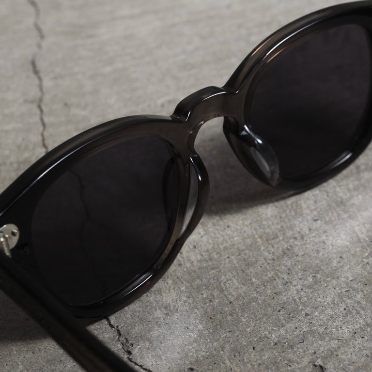レンズ : DARK GRAY