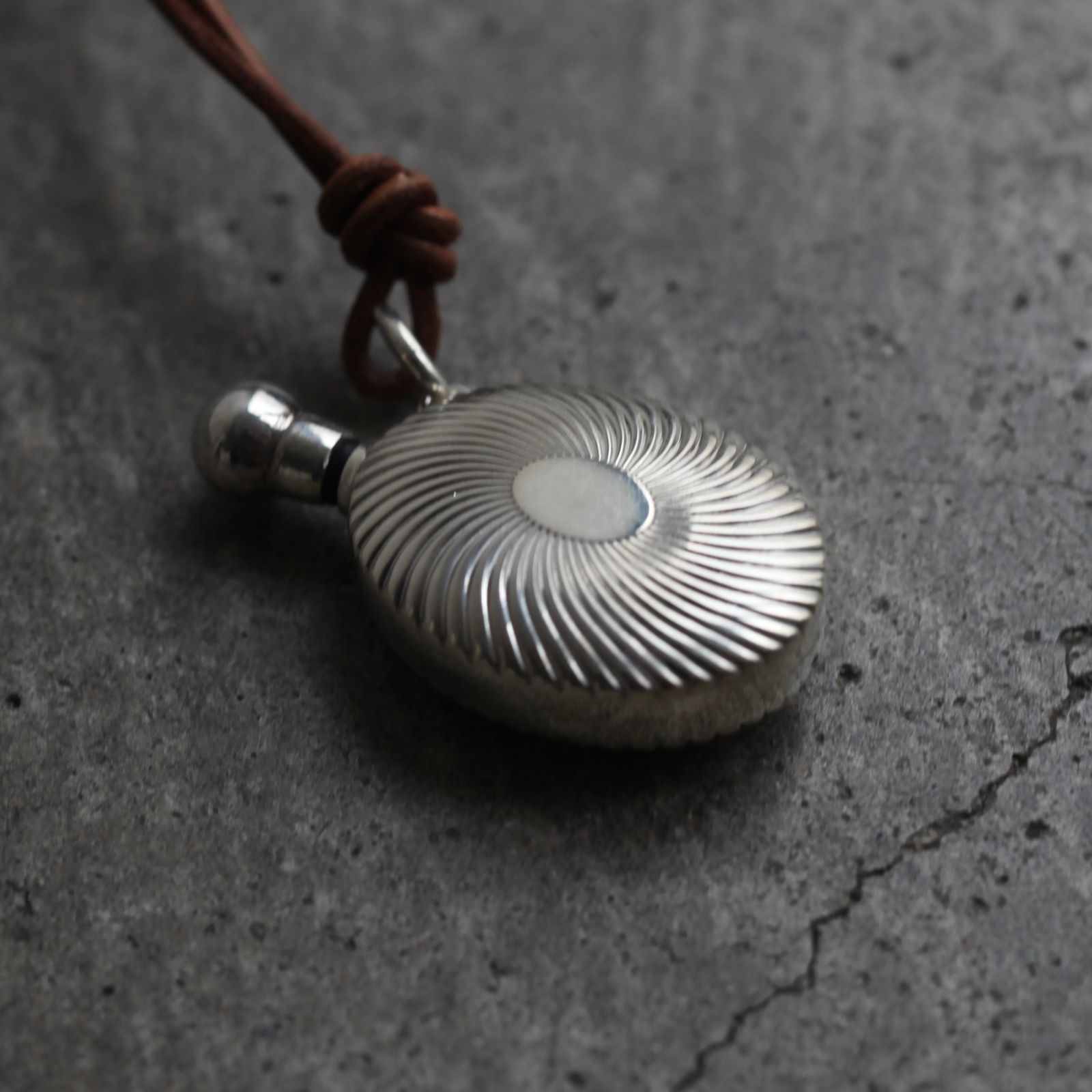 【残り一点】Victorian Perfume Bottle Necklace