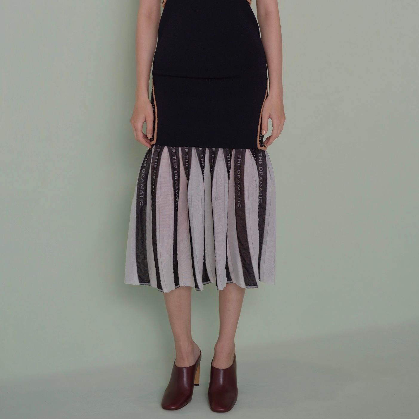 【残り一点】Emblem Pleats Knitted Skirt