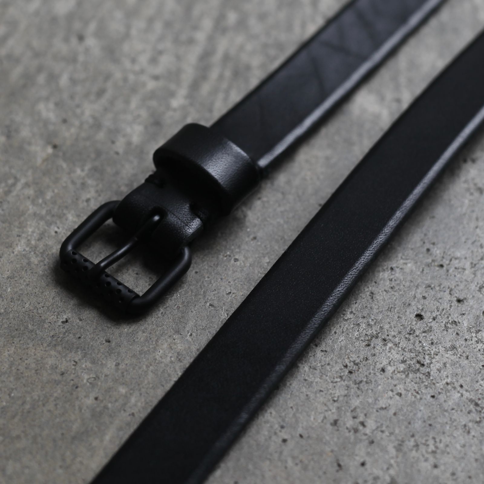 【残りわずか】カラーバックルロングベルト(BLACK×BLACK)
