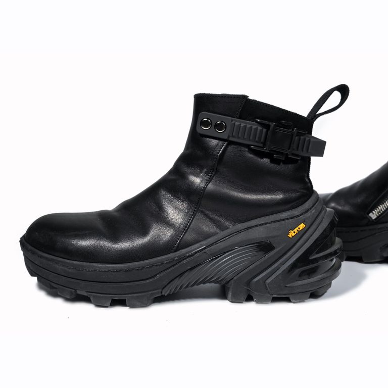 レザー種類 : WAXED HORSE(BLACK)
※商品ページ画像のレザー及び、仕様はサンプルとしてご覧ください。