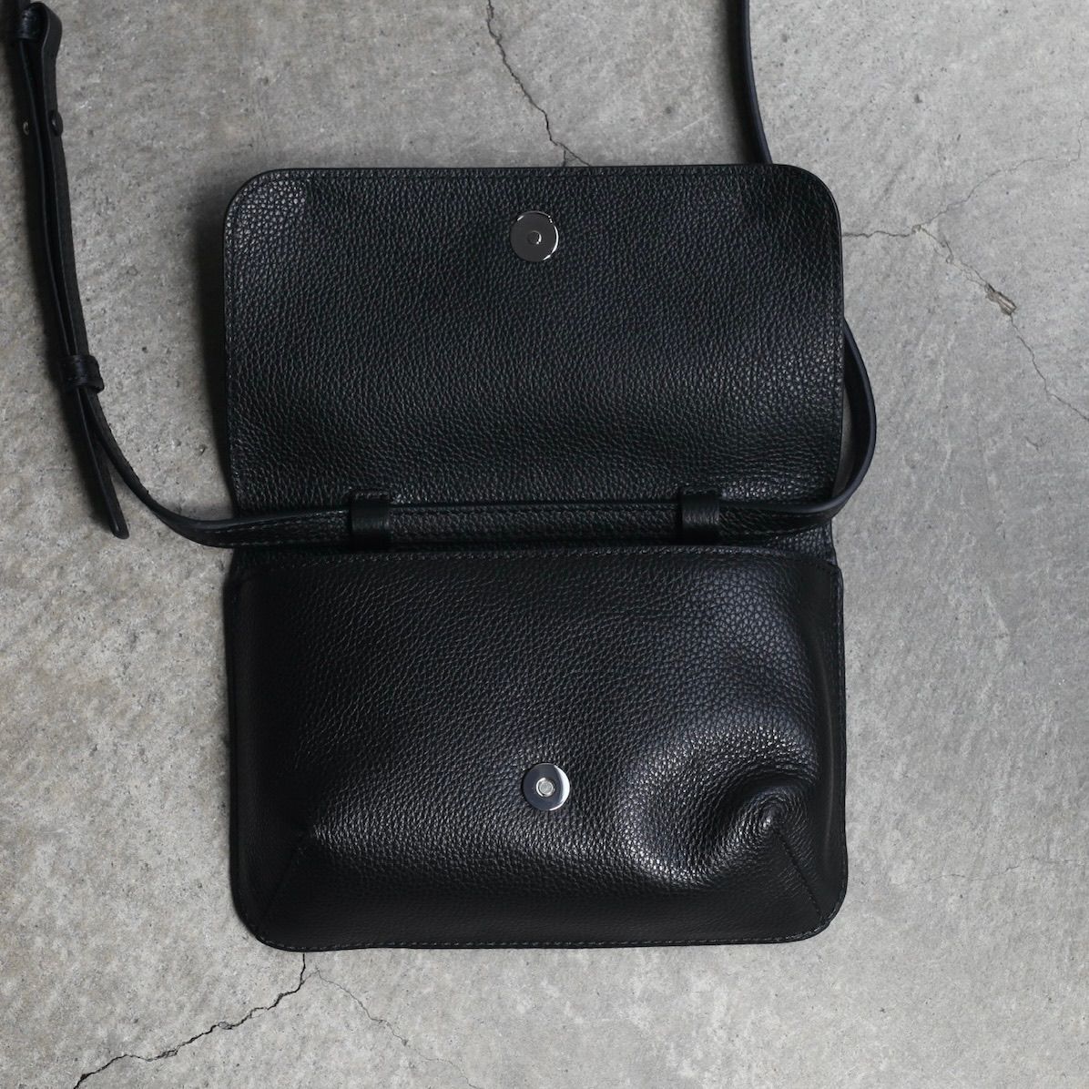 MARNI - 【残り一点】Leather Pochette Flap Bag | ACRMTSM ONLINE STORE