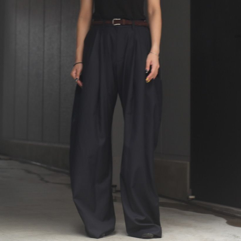 NVRFRGT - 【残り一点】Pinstriped 2tuck Curved Leg Trousers NVRFRGT - 【残り一点】Pinstriped 2tuck Curved Leg Trousers