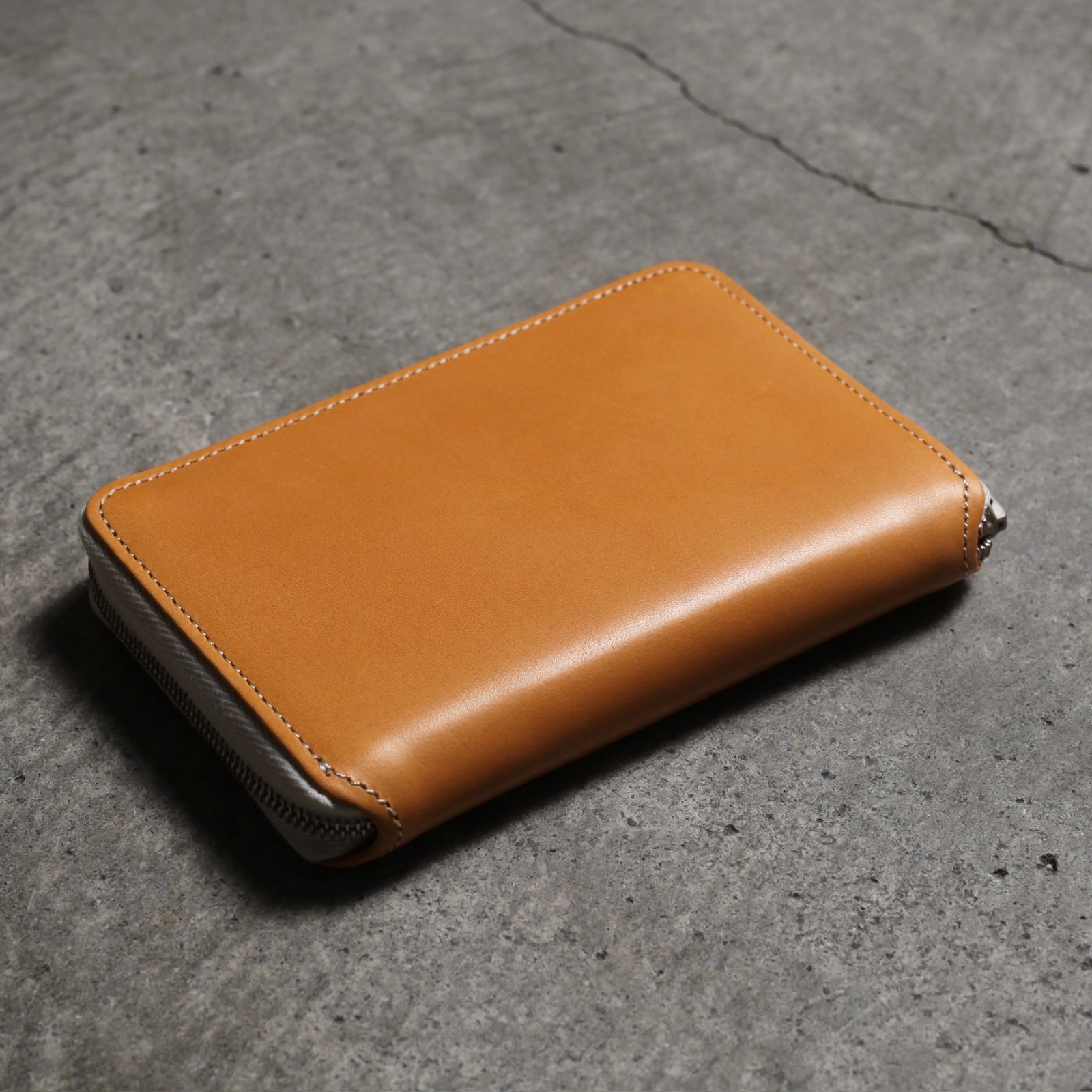 【残り一点】Round Midle Purse(KIP)