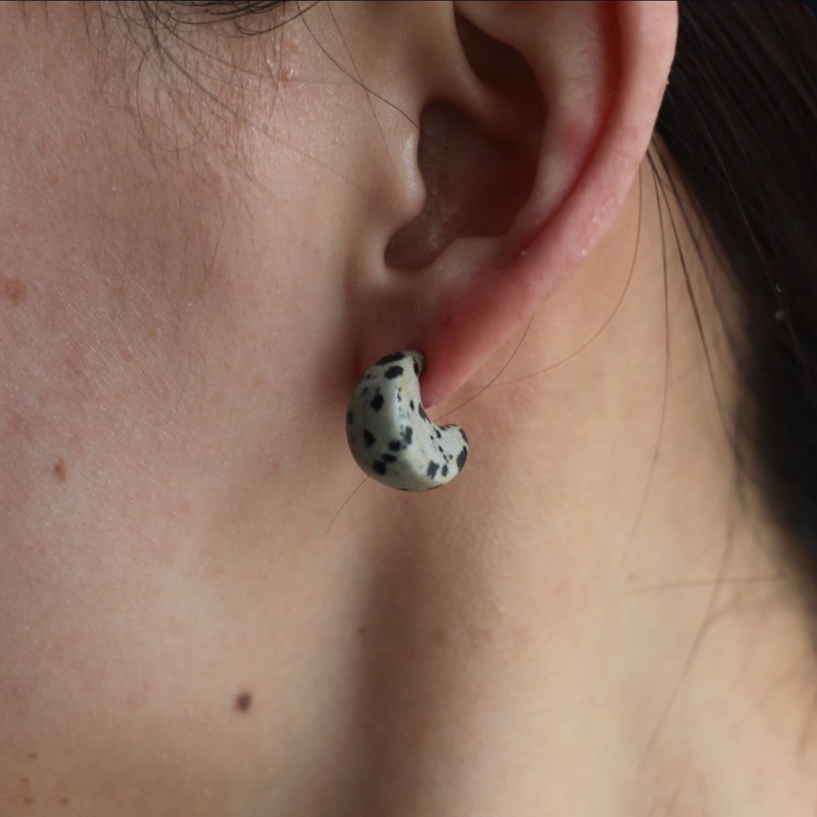 【お取り寄せ注文可能】How Raw Stone Moon Hoop Earrings(両耳用）