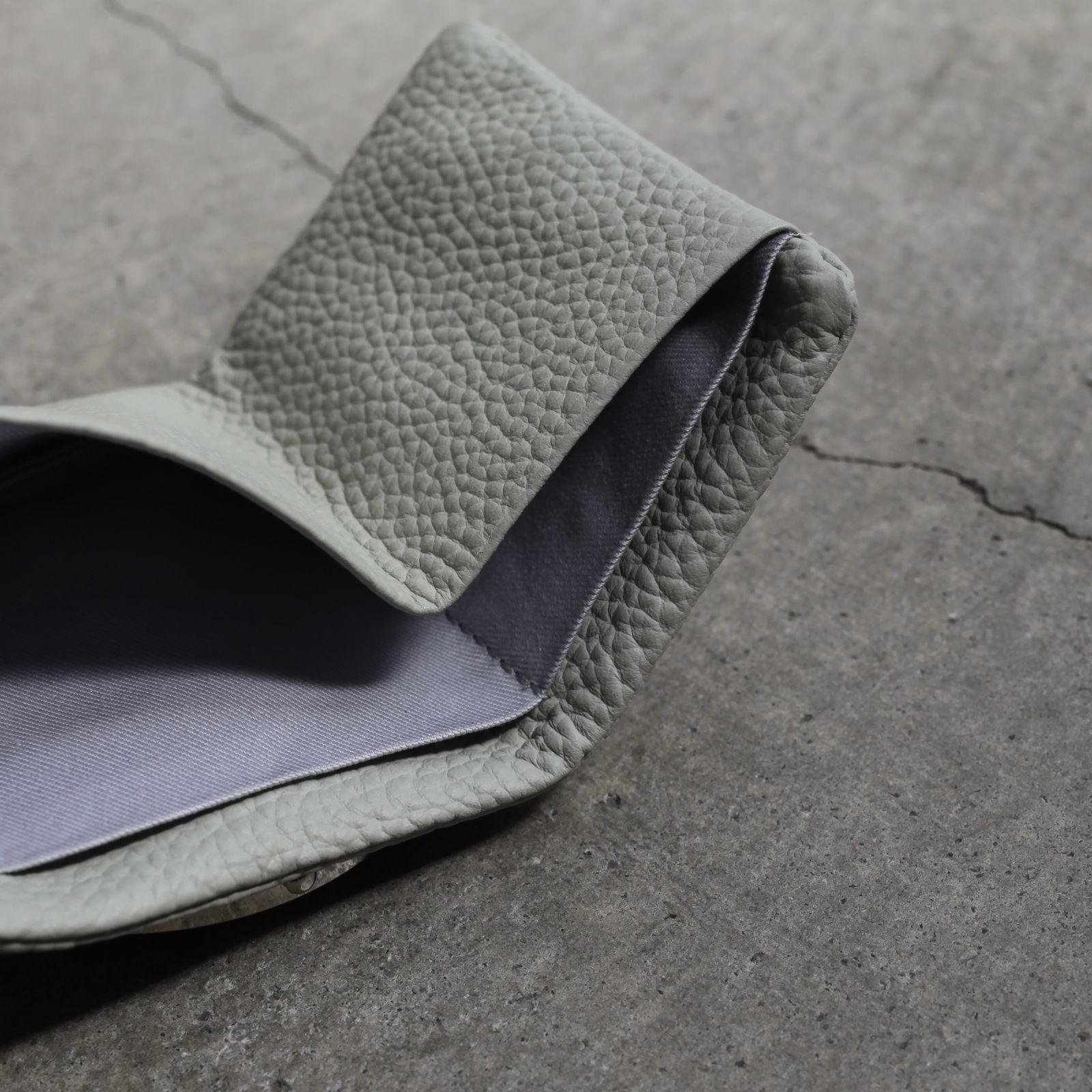 【残り一点】Frame Trifold Wallet(ODD_COW)