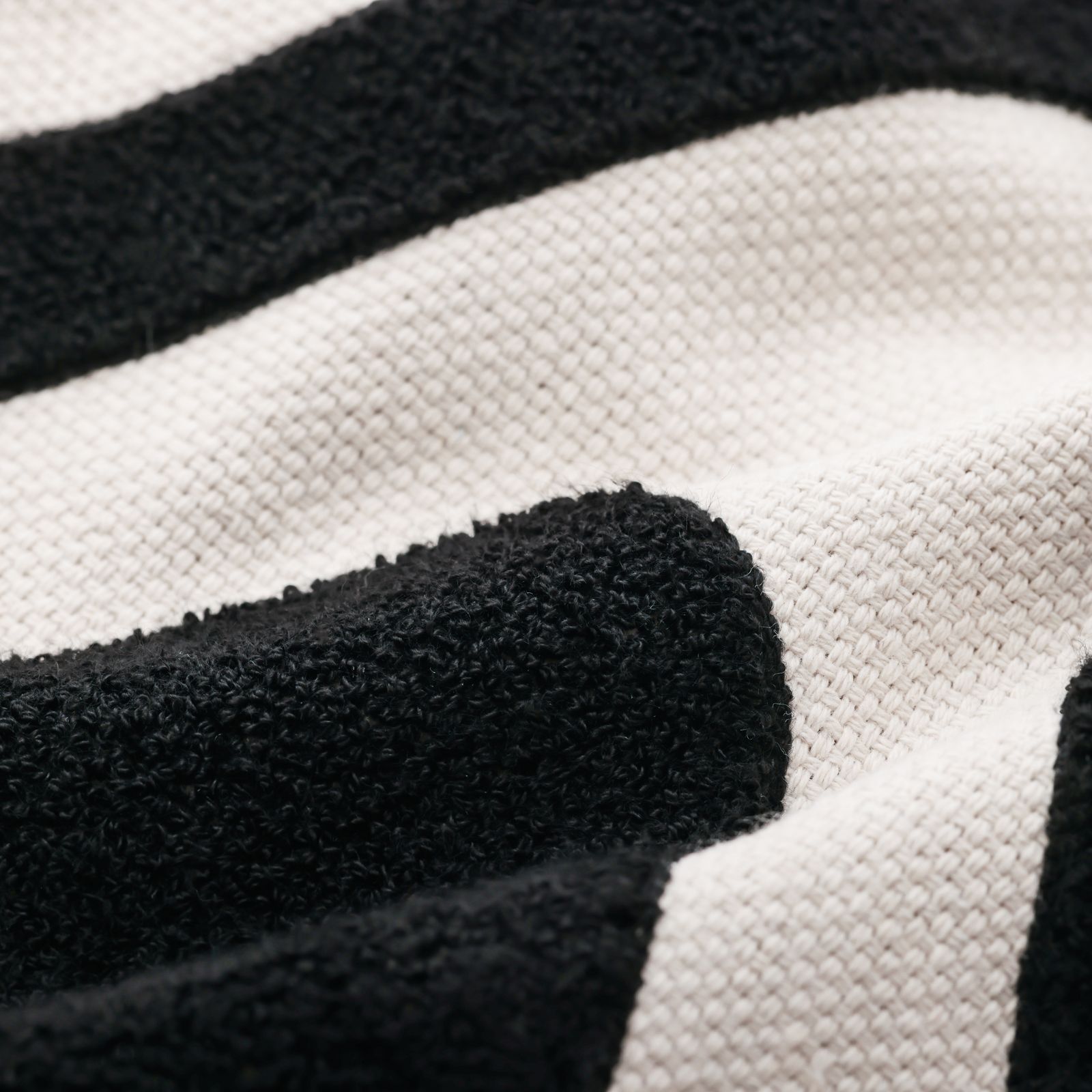 【残りわずか】Tufted Wavy Logo Cushion Cover