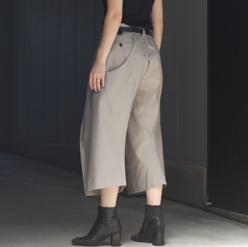 【残り一点】S Curved Utility Capri Trousers
